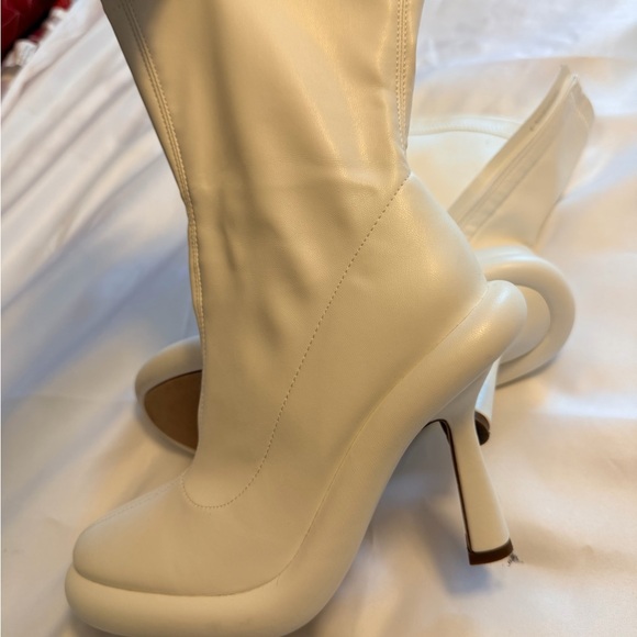 Azalea Wang White Platform Ankle Boots (Size 8) 🤍 - Picture 7 of 9